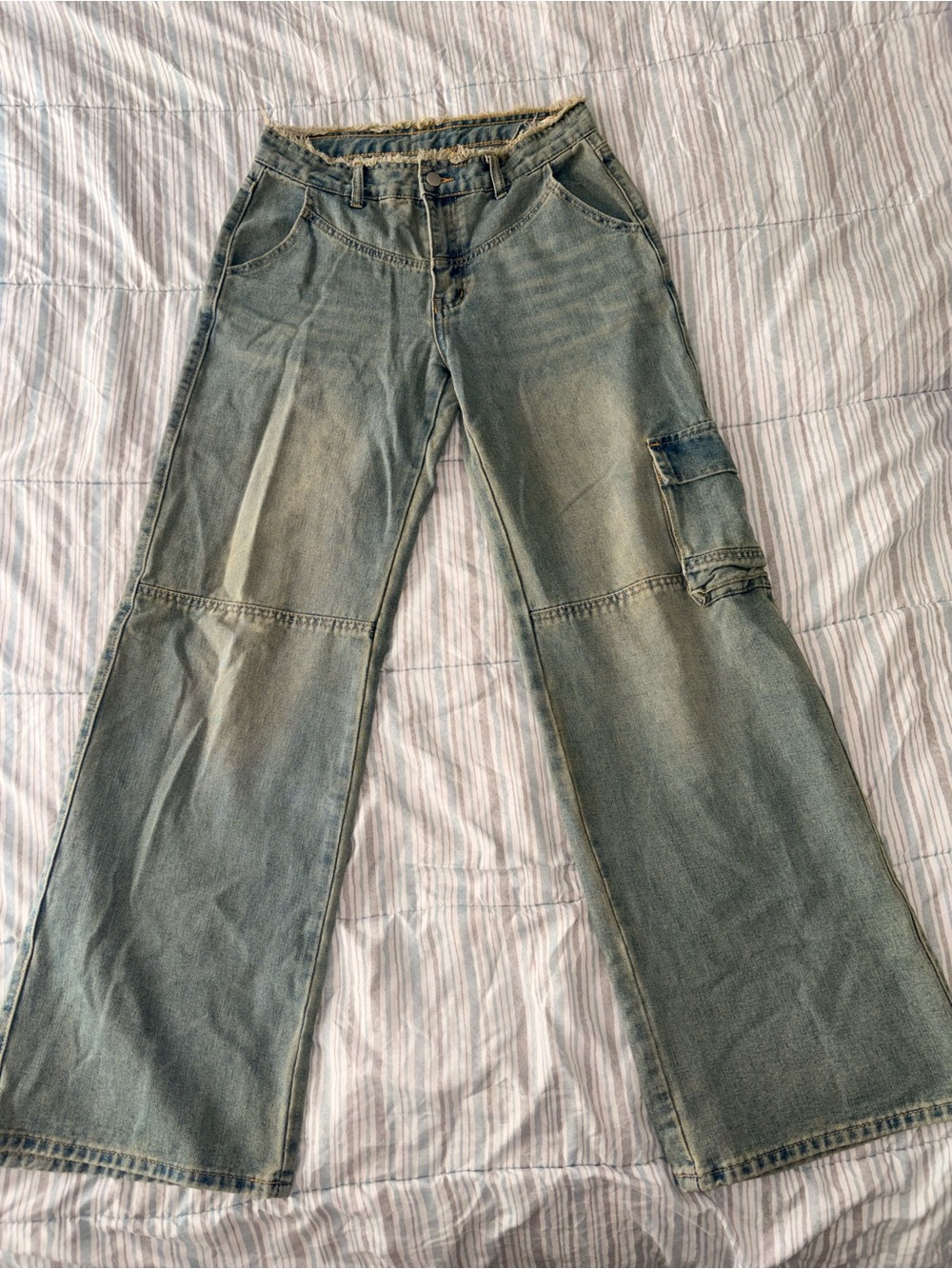 SHEIN Light Wash Wide-Leg Cargo Jeans